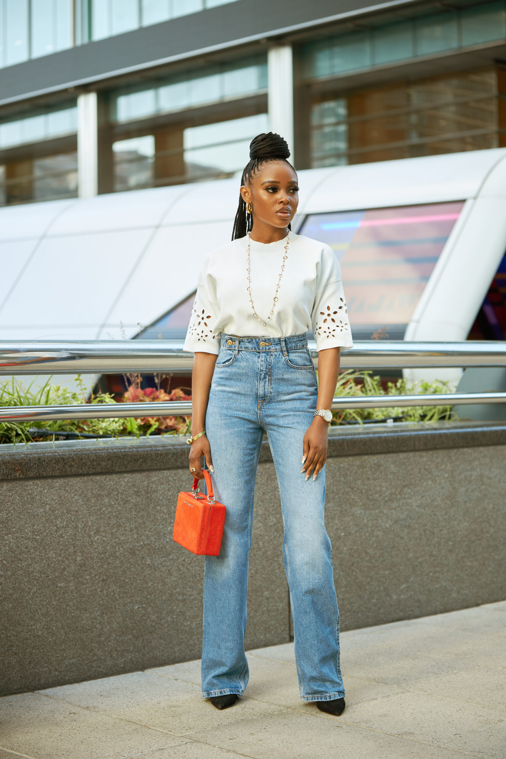 how to style denim and white in spring